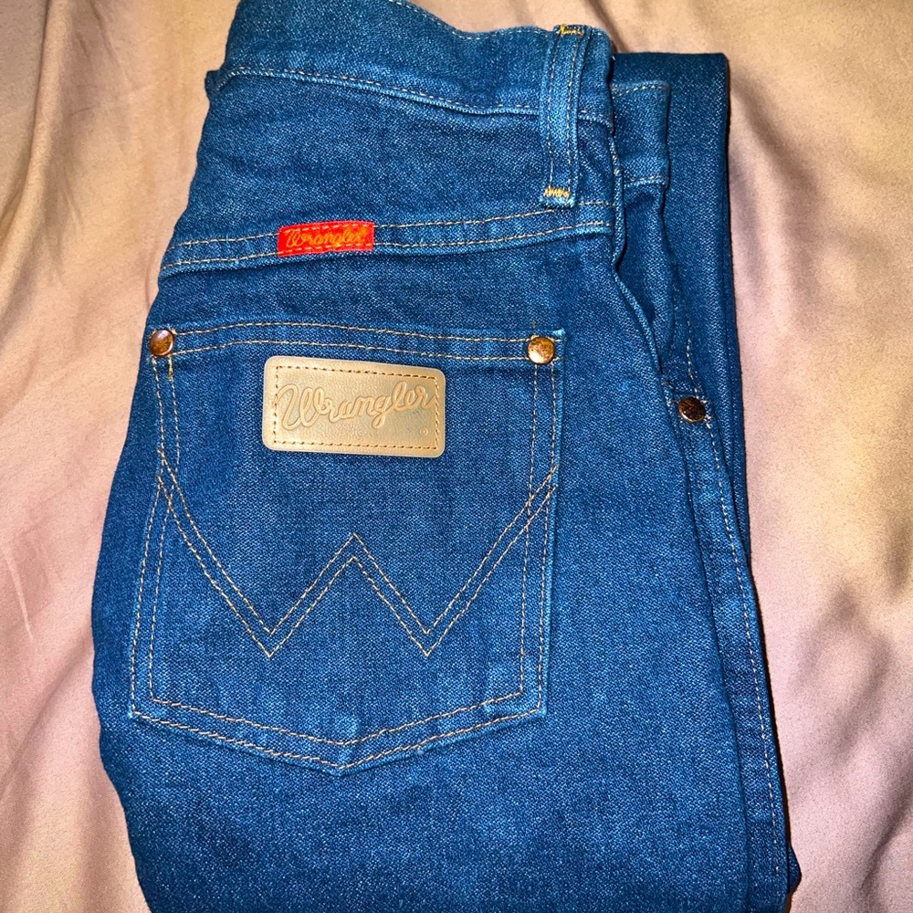 Womens Slim Fit Cowboy Cut Wranglers